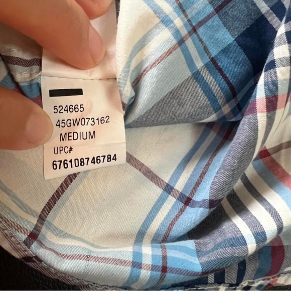 IZOD Men’s Plaid Button-Down Shirt - Classic Casual Style, Size M - Picture 4 of 8